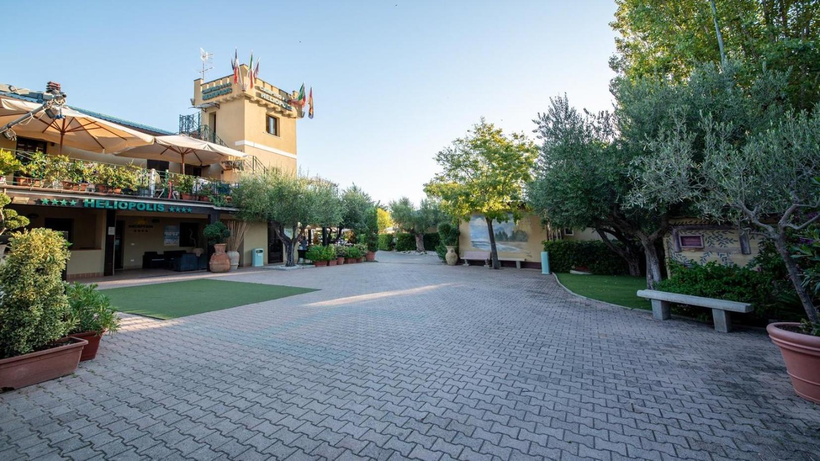 Heliopolis Camping & Village ปีเนโต ภายนอก รูปภาพ